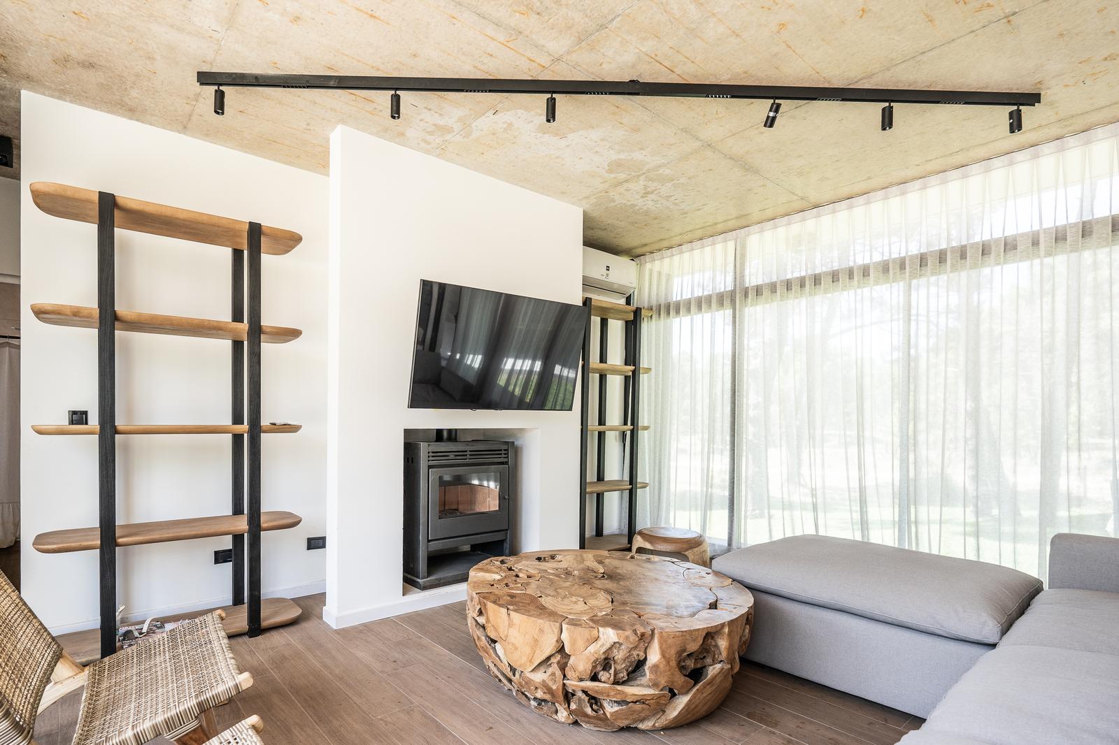 INTERIOR 03